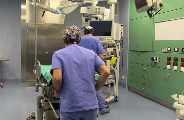 Turista tedesca salvata da un intervento all’avanguardia all’Ospedale Maggiore di Novara Turista tedesca salvata da un intervento all’avanguardia all’Ospedale Maggiore di Novara