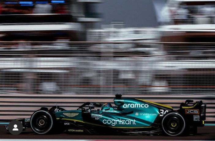 Foto ufficiale Aston Martin
