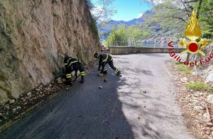 Como: distacco di rocce, strada chiusa Como: distacco di rocce, strada chiusa