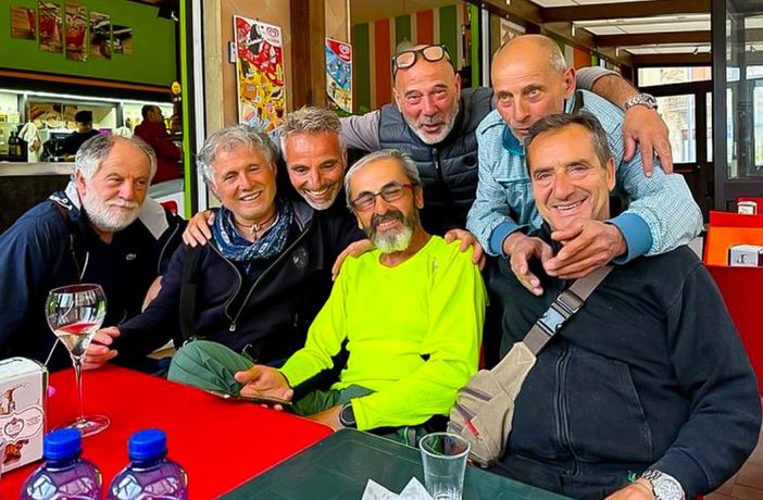 Turi al centro (con maglia gialla) Turi al centro (con maglia gialla)