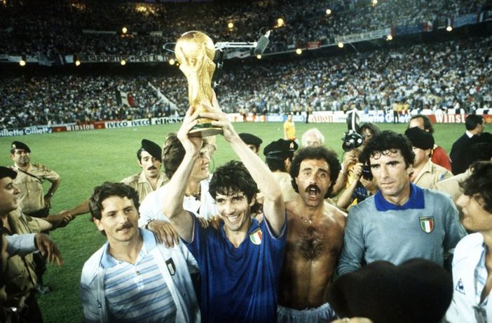 L'Italia piange Paolo Rossi, eroe al Mundial del 1982