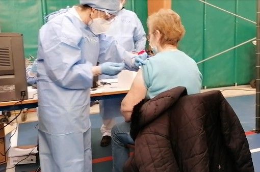 A Viggiù vaccinati 2.549 residenti, oggi l'ultimo giorno. Ats: «Obiettivo immunità di gregge» A Viggiù vaccinati 2.549 residenti, oggi l'ultimo giorno. Ats: «Obiettivo immunità di gregge»