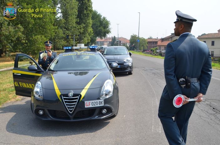 Pavia: la Guardia di Finanza smaschera un’attività di caporalato nel settore trasporto in ambulanza. Assenti le sanificazioni dei mezzi Pavia: la Guardia di Finanza smaschera un’attività di caporalato nel settore trasporto in ambulanza. Assenti le sanificazioni dei mezzi
