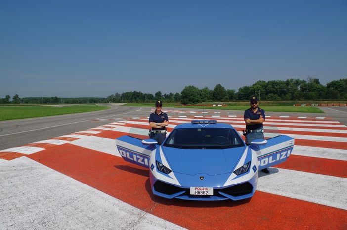 Oltrepò: la polizia stradale promuove il "Progetto guida sicura" al centro commerciale