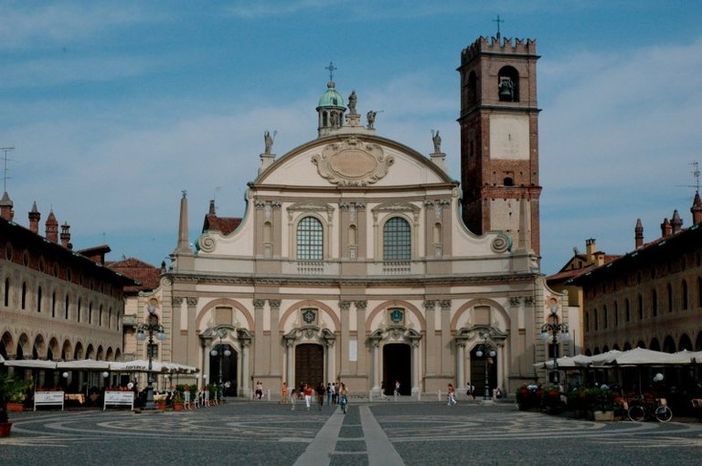 Sarà una Pasqua in zona rossa. Spostamenti, seconde case e visite ai parenti: ecco cosa si può fare e cosa no