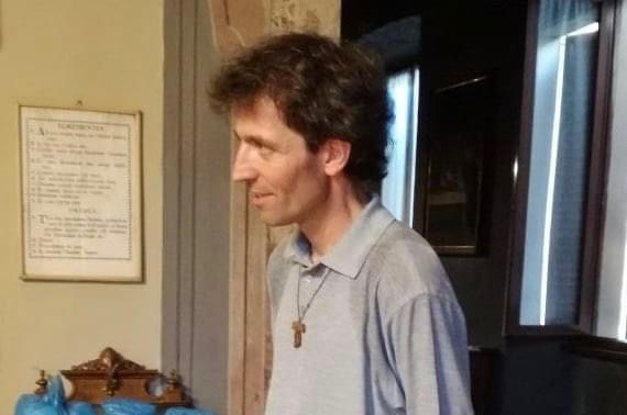 Parroco ucciso a Como, il presidente Fontana: «Una vita dedicata agli ultimi, un esempio per tutti noi»