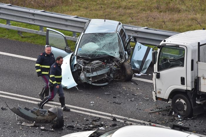 Tragedia sulla Boffalora-Malpensa a Marcallo, medico milanese perde la vita in un incidente. Strada riaperta alle 12.40 (VIDEO)