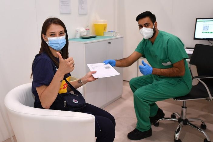 Vaccino anti Covid, l'obiettivo è più vicino: sfiorate le sei milioni di dosi, tutti vaccinati entro fine luglio Vaccino anti Covid, l'obiettivo è più vicino: sfiorate le sei milioni di dosi, tutti vaccinati entro fine luglio