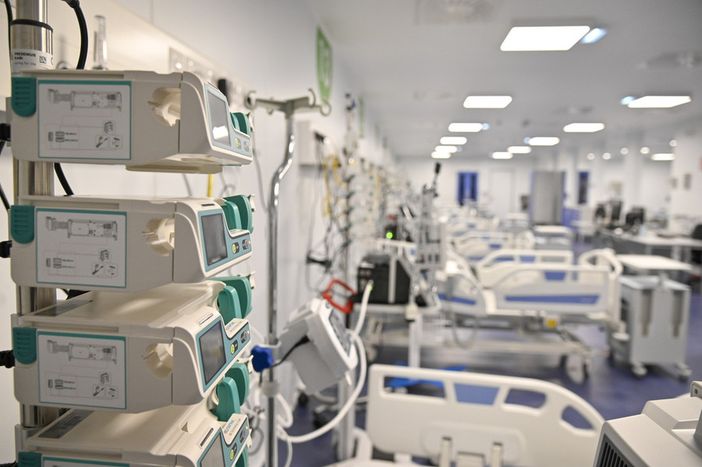 La proposta choc dalla Svizzera sul Coronavirus: «Niente terapia intensiva per chi non rispetta le regole»