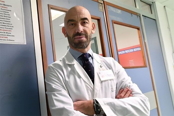 Coronavirus, Bassetti: «Gente riversata negli ospedali per colpa di una comunicazione schizofrenica» Coronavirus, Bassetti: «Gente riversata negli ospedali per colpa di una comunicazione schizofrenica»