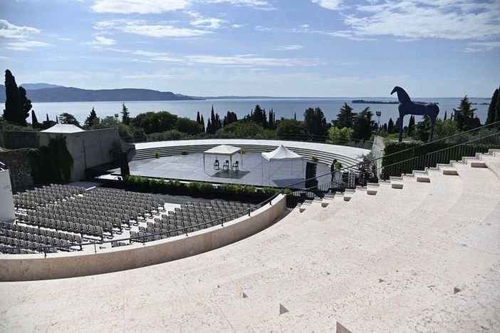 L'anfiteatro del Vittoriale completato dopo 90 anni. Fontana all'inaugurazione: «Conquista storica e architettonica lombarda» L'anfiteatro del Vittoriale completato dopo 90 anni. Fontana all'inaugurazione: «Conquista storica e architettonica lombarda»