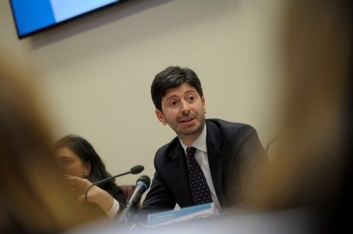 Il Ministro della Sanità Speranza conferma: «Restrizioni per il Covid-19 estese almeno fino a Pasqua» Il Ministro della Sanità Speranza conferma: «Restrizioni per il Covid-19 estese almeno fino a Pasqua»