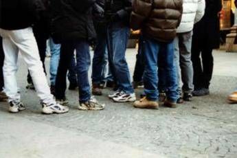 Teramo, 17enne disabile bastonato e gettato in cassonetto: la denuncia del papà sui social