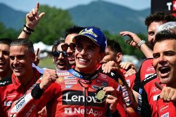 Marquez vince, il Mugello fischia. E Tardozzi si infuria - Video Marquez vince, il Mugello fischia. E Tardozzi si infuria - Video