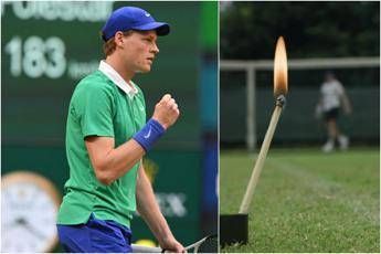 Sinner e un servizio... infuocato: Jannik accende fiammifero con la pallina - Video