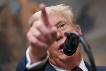 Groenlandia, Trump alza il tiro: "Dazi a chi ha inviato truppe fino a quando non compro tutta l'isola" Groenlandia, Trump alza il tiro: "Dazi a chi ha inviato truppe fino a quando non compro tutta l'isola"