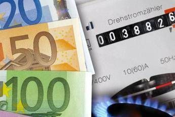 Giù i prezzi per famiglie e imprese, 12 articoli per il dl Bollette: la bozza Giù i prezzi per famiglie e imprese, 12 articoli per il dl Bollette: la bozza