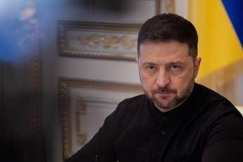 Ucraina, Zelensky: "Spero nuovo pacchetto sanzioni Ue contro la Russia pronto entro un mese"