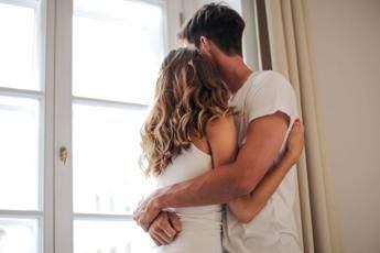 Bird theory, cos'è la 'Teoria dell'uccello' per scoprire se il partner ti ascolta davvero (e cosa ne pensano gli esperti)