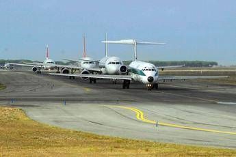 Aerei, sindacati confermano scioperi: "Proclamati da tempo" Aerei, sindacati confermano scioperi: "Proclamati da tempo"