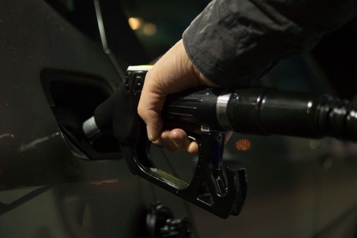 Carburanti sempre più cari: gasolio sopra i 2 euro, benzina a 1,8