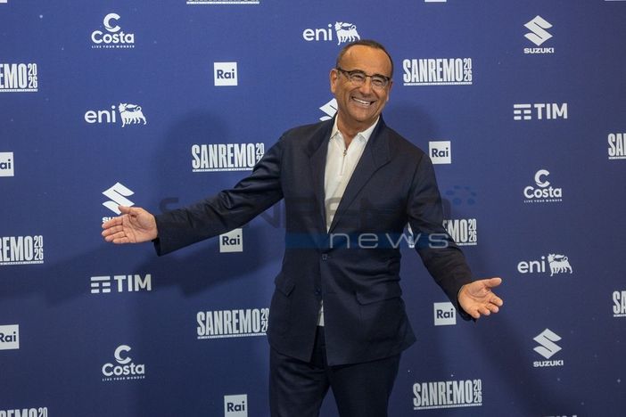 Carlo Conti alza il sipario sul 76° Festival di Sanremo: "Dedicato a Pippo Baudo. È stato un faro"