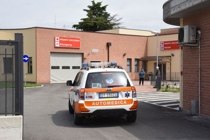 Asst e Lions danno il via a un progetto per dare una parrucca alle pazienti operate al seno