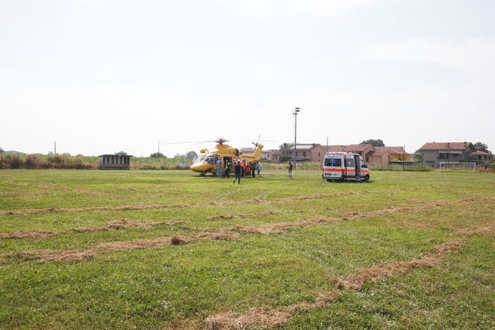 Sartirana, ragazzo 24enne si infortuna in via Raitè. Interviene l'elisoccorso Sartirana, ragazzo 24enne si infortuna in via Raitè. Interviene l'elisoccorso