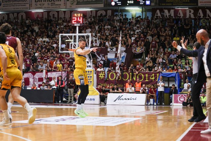 Basket serie A2 playout, stangata del giudice sportivo sulla Libertas Livorno: squalifica del campo per una gara e 2.500 euro di multa per ripetute intemperanze