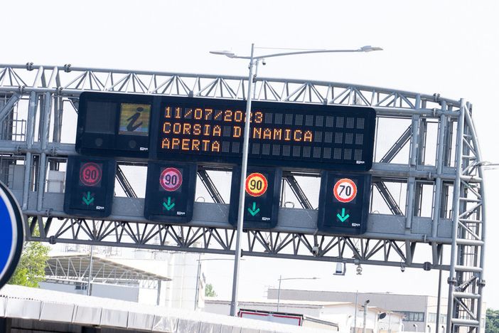 Inaugurata oggi la quarta corsia dinamica sull'Autostrada A4: «Rendiamo più scorrevole uno dei nodi più difficili della circolazione attorno a Milano»
