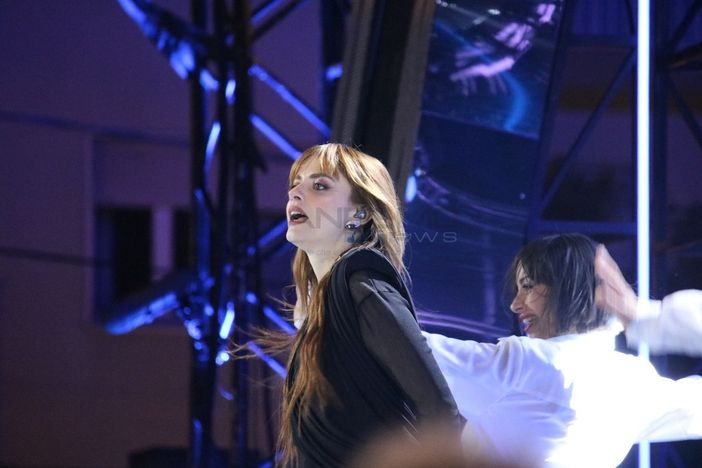 Palco troppo affollato per la co-conduzione del Festival di Sanremo? Annalisa smentisce: "Pare pare pare… Pare che non è vero! Abbracci" Palco troppo affollato per la co-conduzione del Festival di Sanremo? Annalisa smentisce: "Pare pare pare… Pare che non è vero! Abbracci"