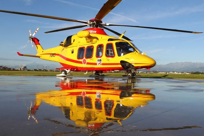 Si tuffa nel fiume alla Maddalena e non riemerge. Soccorsi in azione a Somma Lombardo: in volo anche l'elisoccorso