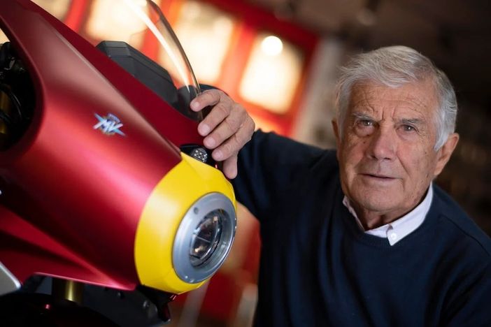 Gli 80 anni dell'immenso Giacomo Agostini. Gli auguri di Mv Agusta e di tutti gli sportivi: «Grazie per essere Ago» Gli 80 anni dell'immenso Giacomo Agostini. Gli auguri di Mv Agusta e di tutti gli sportivi: «Grazie per essere Ago»