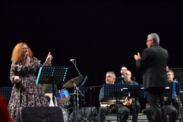 Vigevano, grande jazz con la big band di Gabriele Comeglio, Franco Ambrosetti, Sarah Jane Morris, Emilio Soana, Marko Djordjevic Vigevano, grande jazz con la big band di Gabriele Comeglio, Franco Ambrosetti, Sarah Jane Morris, Emilio Soana, Marko Djordjevic