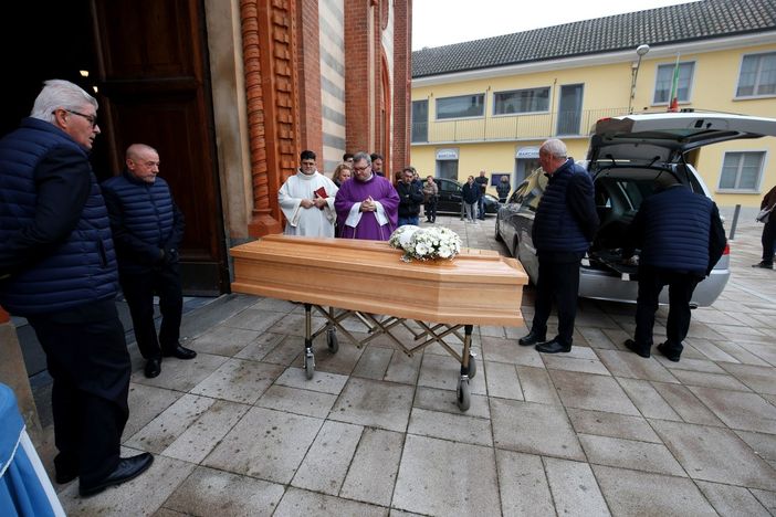 Sannazzaro ha dato l'ultimo saluto a Gianvittorio Carlin