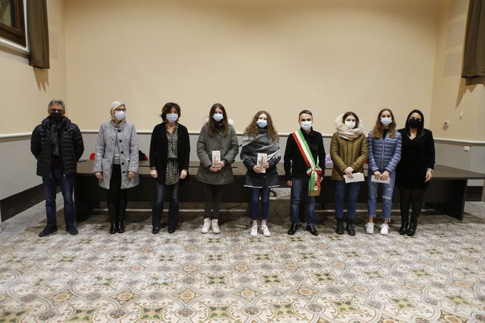 - (FOTONOTIZIA) -  Pieve del Cairo: consegnate quattro borse di studio