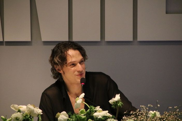 Irama in gara al suo sesto Festival di Sanremo con il brano 'Lentamente': "Parlo di un amore che si consuma"