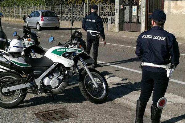 Trecate: furto da Tigotà, la Polizia Locale arresta donna 24enne Trecate: furto da Tigotà, la Polizia Locale arresta donna 24enne