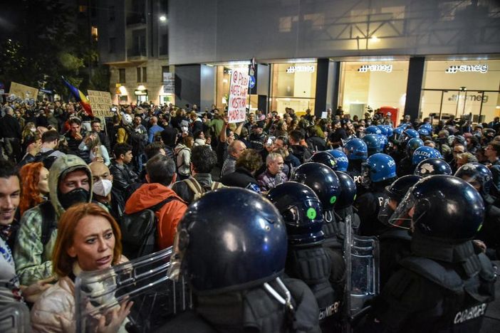 No Green Pass Milano: un arresto e 16 identificati No Green Pass Milano: un arresto e 16 identificati