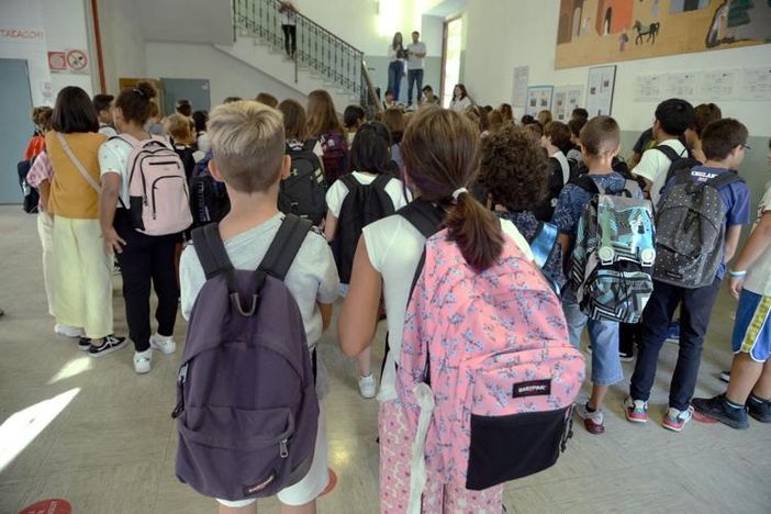 Scuola, cambiano pagelle di elementari e medie: le novità Scuola, cambiano pagelle di elementari e medie: le novità