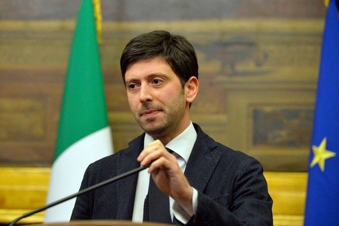 L'Italia ferma gli ingressi dal Sudafrica: «Massima precauzione per la nuova variante» L'Italia ferma gli ingressi dal Sudafrica: «Massima precauzione per la nuova variante»