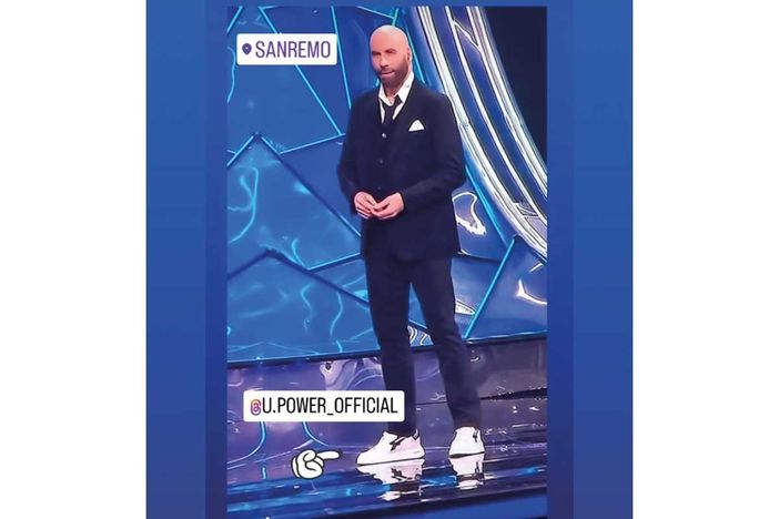 Bufera sulle scarpe della novarese U-Power indossate da John Travolta a Sanremo