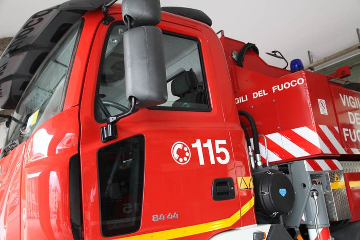 Chiusa temporaneamente la statale del Lago d'Orta per un incendio