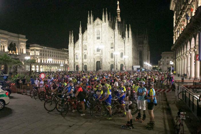 Bike Night: da Milano al Lago Maggiore la notte bianca in bici dei 650 ciclisti Bike Night: da Milano al Lago Maggiore la notte bianca in bici dei 650 ciclisti