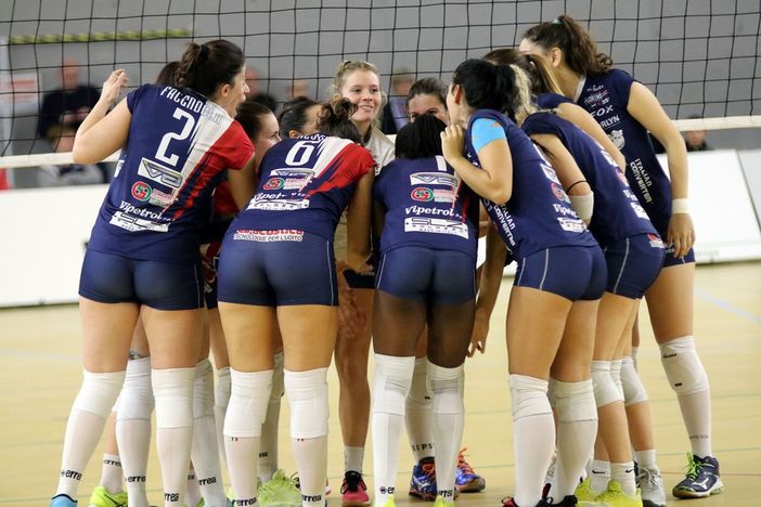 Volley B1 femminile: Re Marcello Florens Vigevano non sa più vincere, Parella passa al quinto set Volley B1 femminile: Re Marcello Florens Vigevano non sa più vincere, Parella passa al quinto set