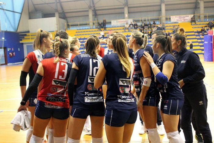 Volley B1 femminile: esordio amaro per la Florens, Lilliput Settimo Torinese passa 3-1