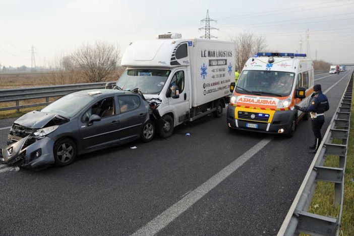 Marcallo – Grave incidente sulla superstrada dell’aeroporto della Malpensa nel tratto privo di spartitraffico centrale tra l’uscita di Mesero sud e l’innesto con la SP ex SS11