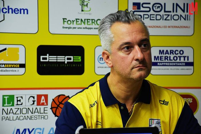 Il coach della Elachem Vigevano Paolo Piazza nella foto di Laura Marmonti