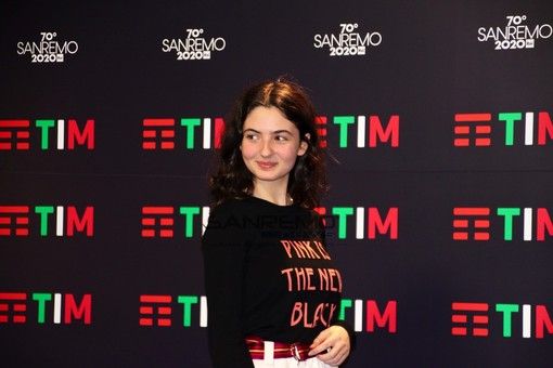 La "generazione Greta" di Tecla Insolia a Sanremo: "Ragazze, non fatevi umiliare dai vostri coetanei"