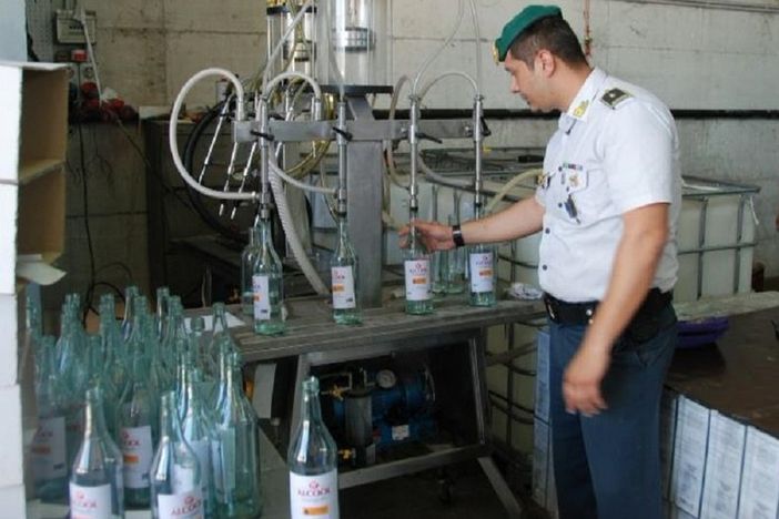 20mila litri di alcool sequestrati dalla Gdf e donati agli ospedali lombardi